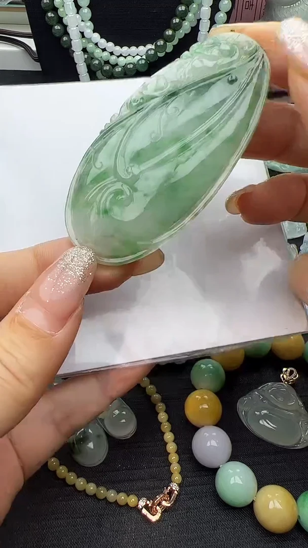 颈饰未镶嵌翡翠如意