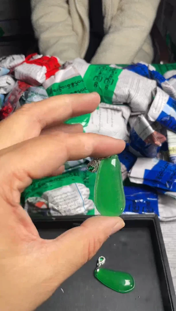 强子收货时尚吊坠V-15