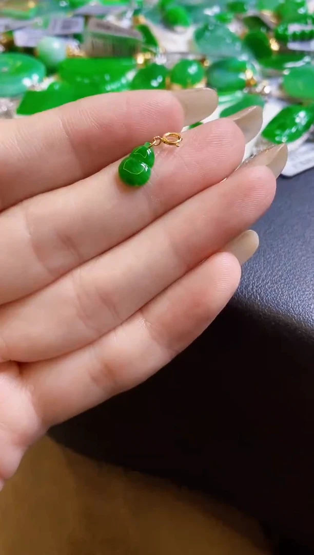 【闪购商品】翡翠颈饰18K金镶嵌吊坠