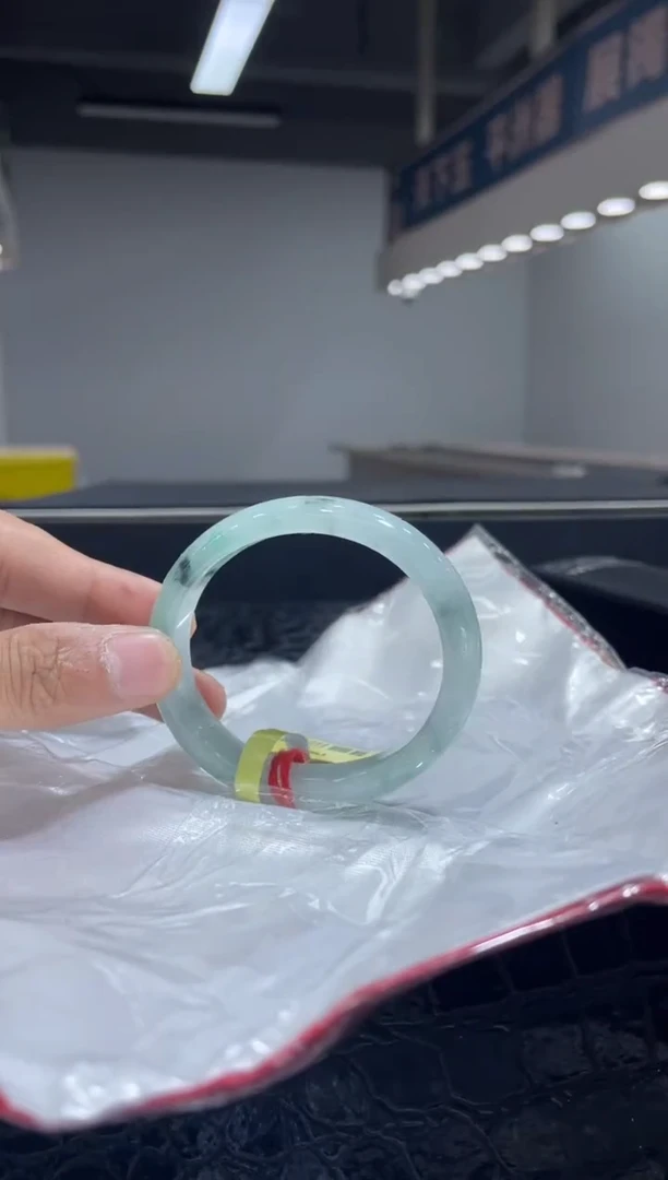 未镶嵌手镯（贵妃镯）翡翠9