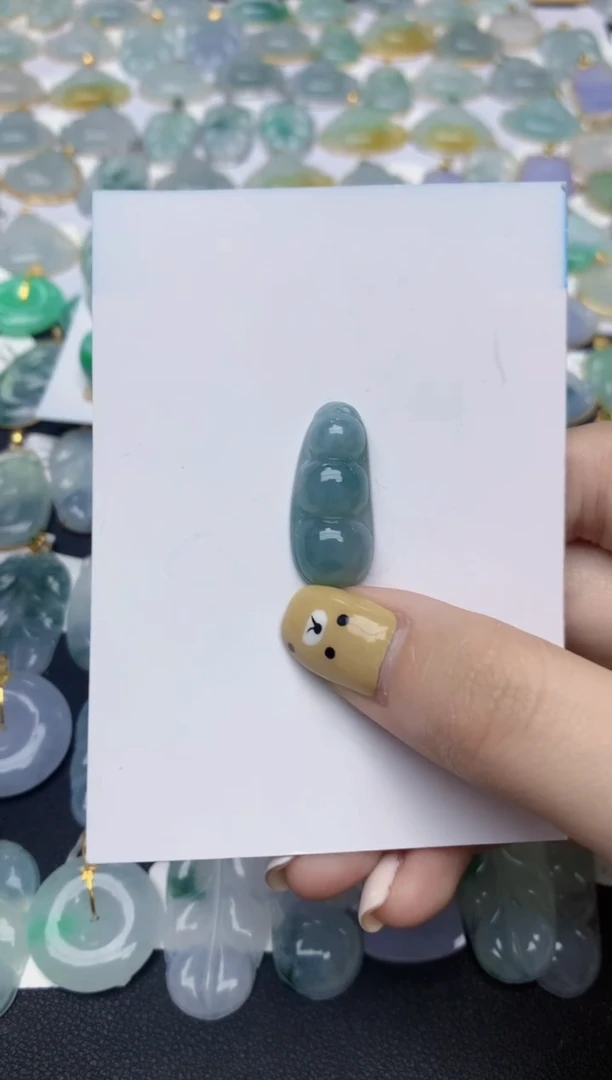 翡翠未镶嵌颈饰天然A货翡翠