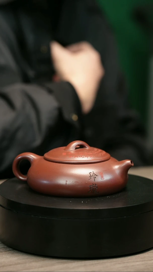 茶壶紫砂老*H2357李传荣刻绘乳瓢