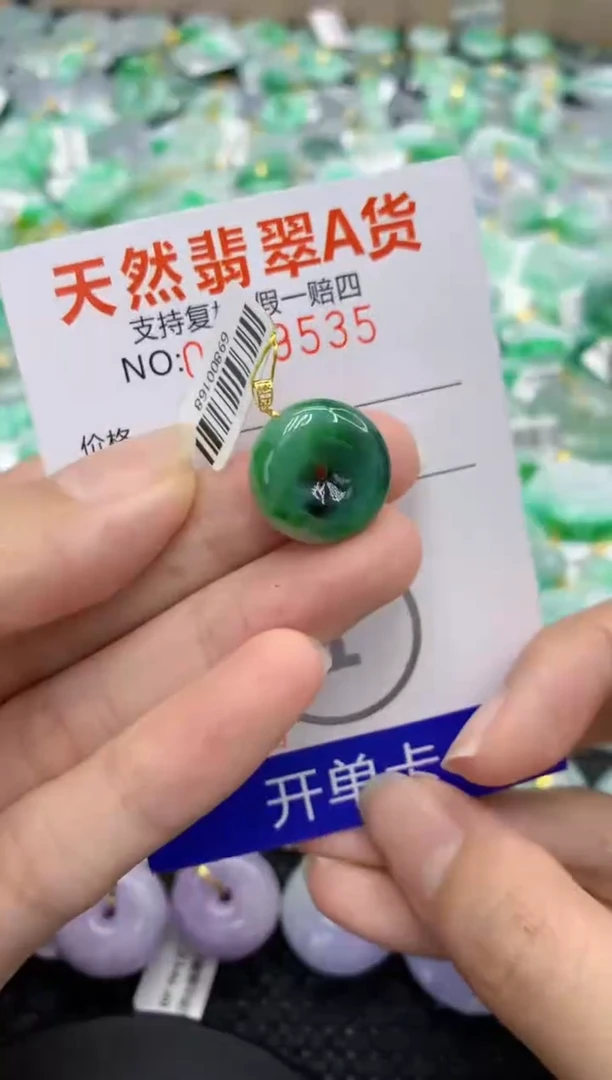 翡翠18K金镶嵌颈饰11111111111