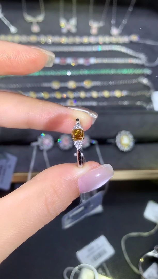 18K金镶嵌戒指/指环钻石随*橙钻戒指