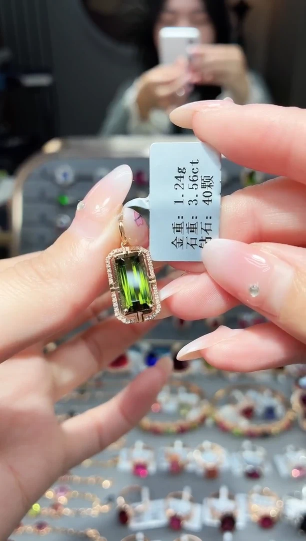 颈饰18K金镶嵌碧玺3.56ct