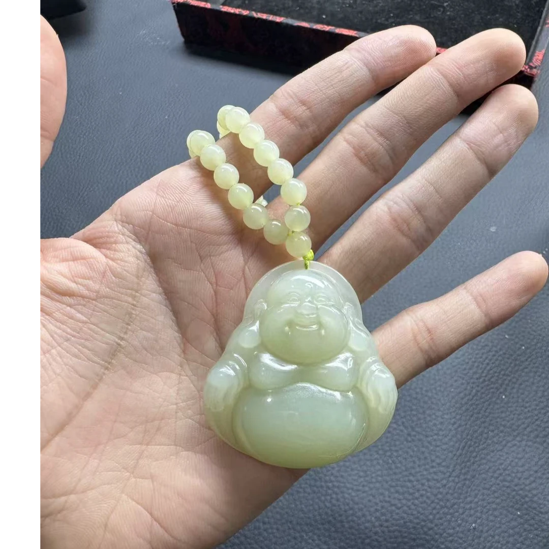 新疆和田玉且末佛公吊坠 多样性发一