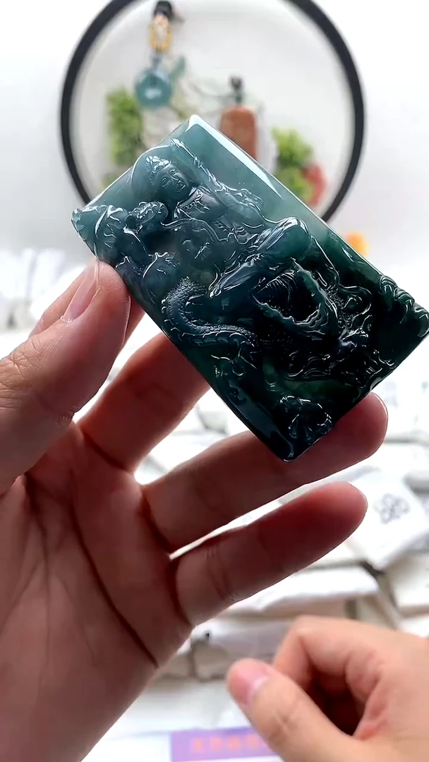 颈饰未镶嵌翡翠虚空藏