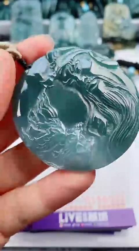 翡翠未镶嵌颈饰