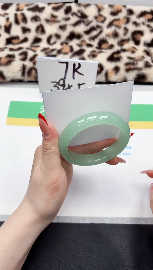 【闪购商品】石英质玉手镯未镶嵌135-59