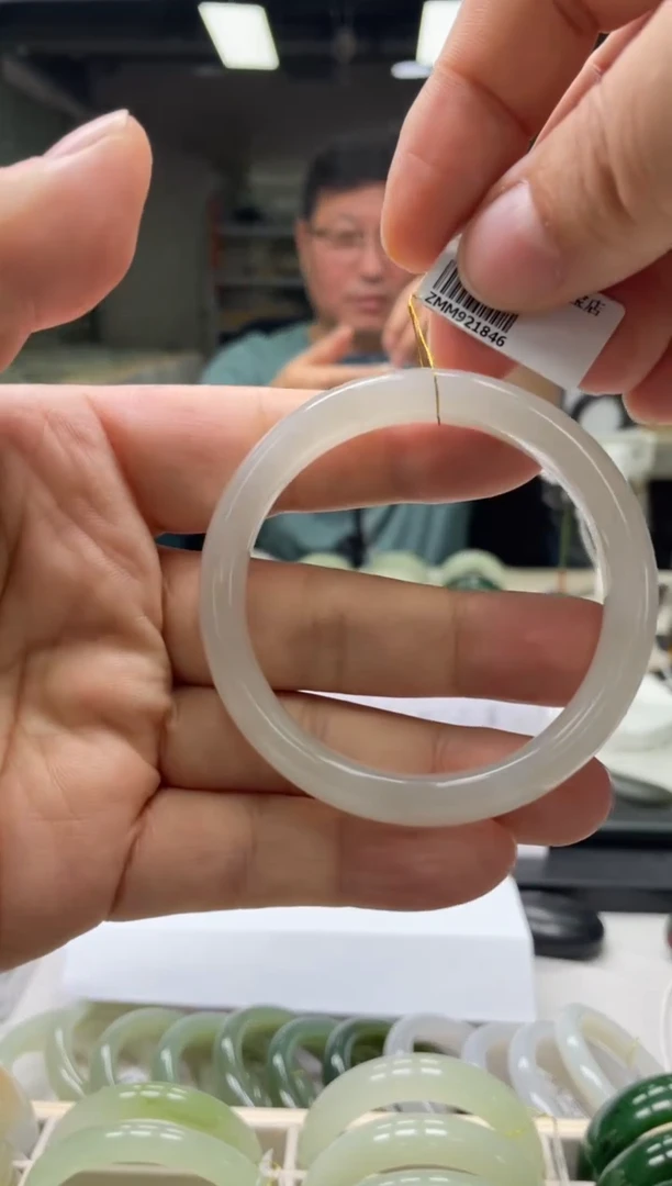 【闪购商品】和田玉手镯未镶嵌编码1846 圈口55-56