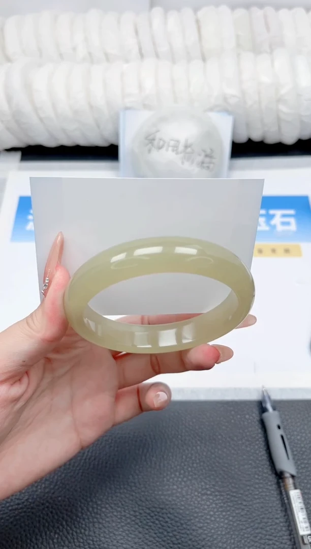 和田玉手镯未镶嵌155-茶晴60.3