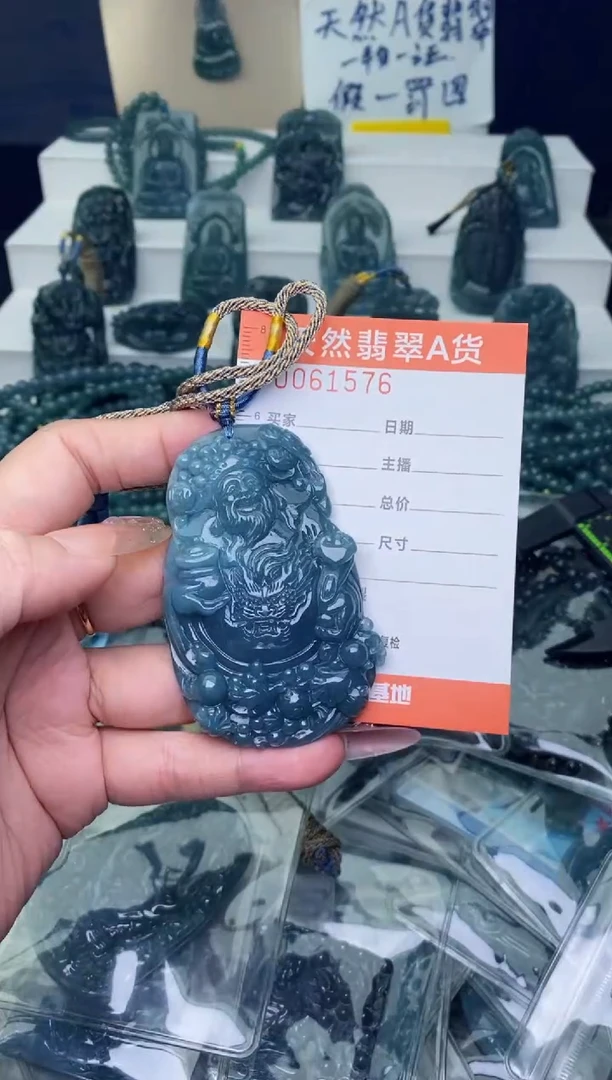 翡翠未镶嵌颈饰