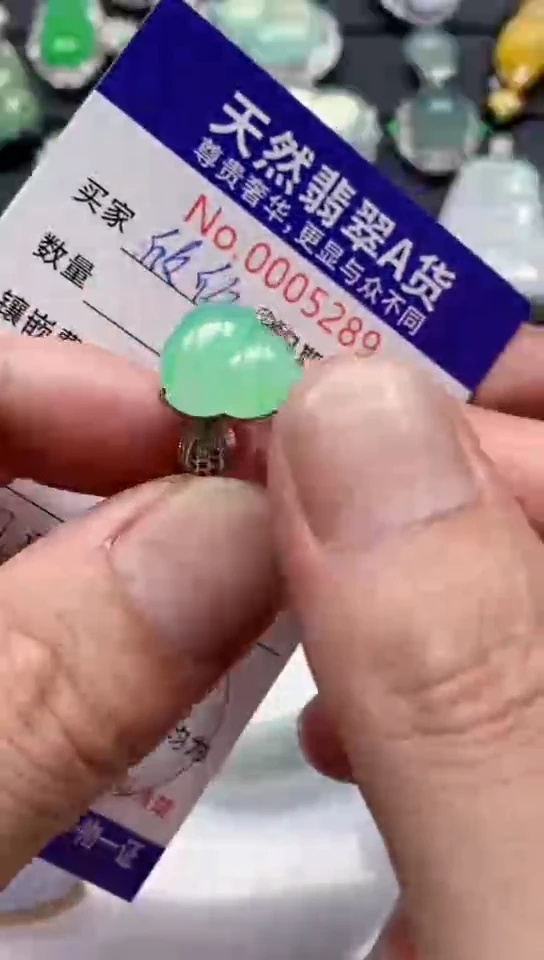 颈饰18K金镶嵌翡翠翡翠