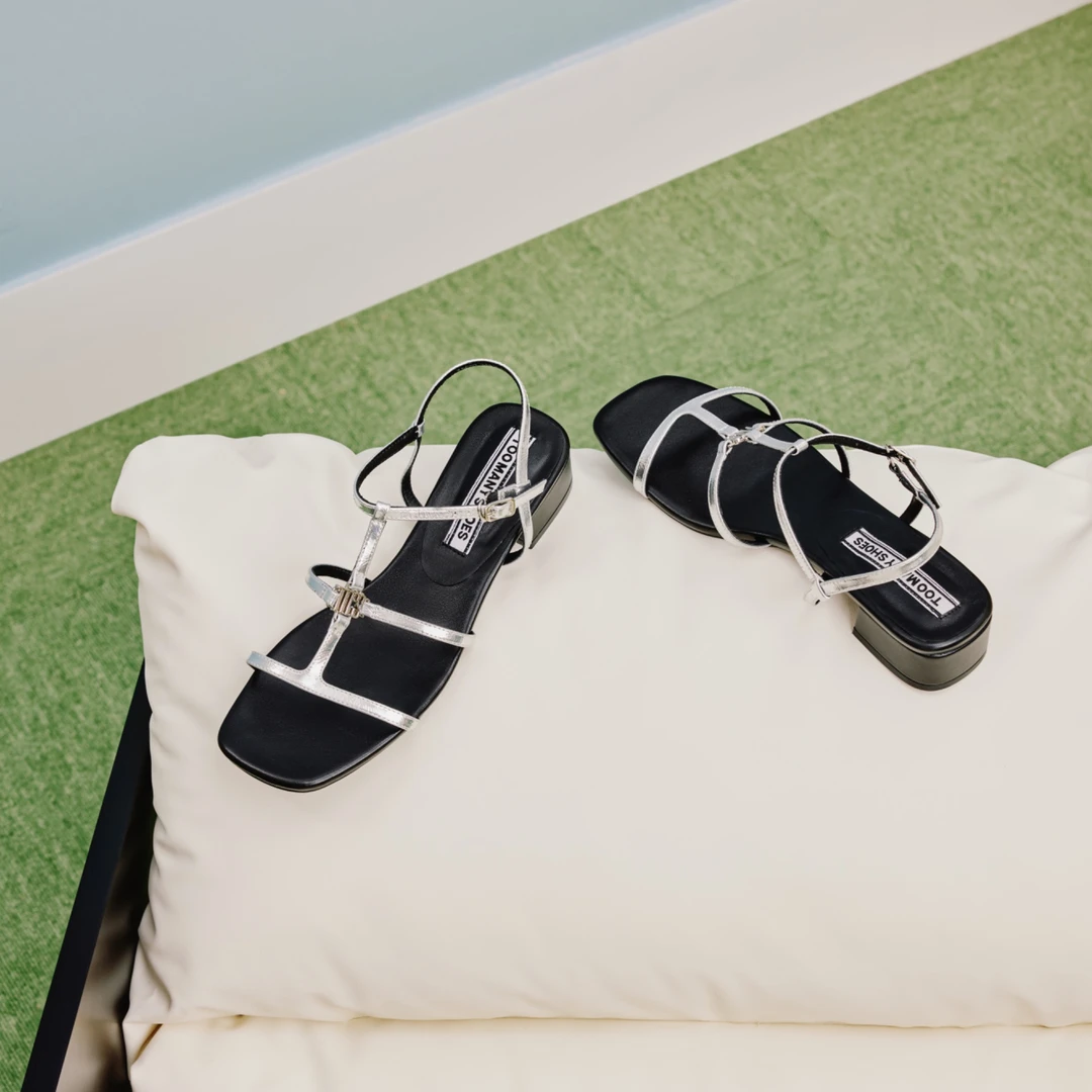 Toomanyshoes女鞋夏季新款干练女主一字扣带方头粗跟罗马凉鞋