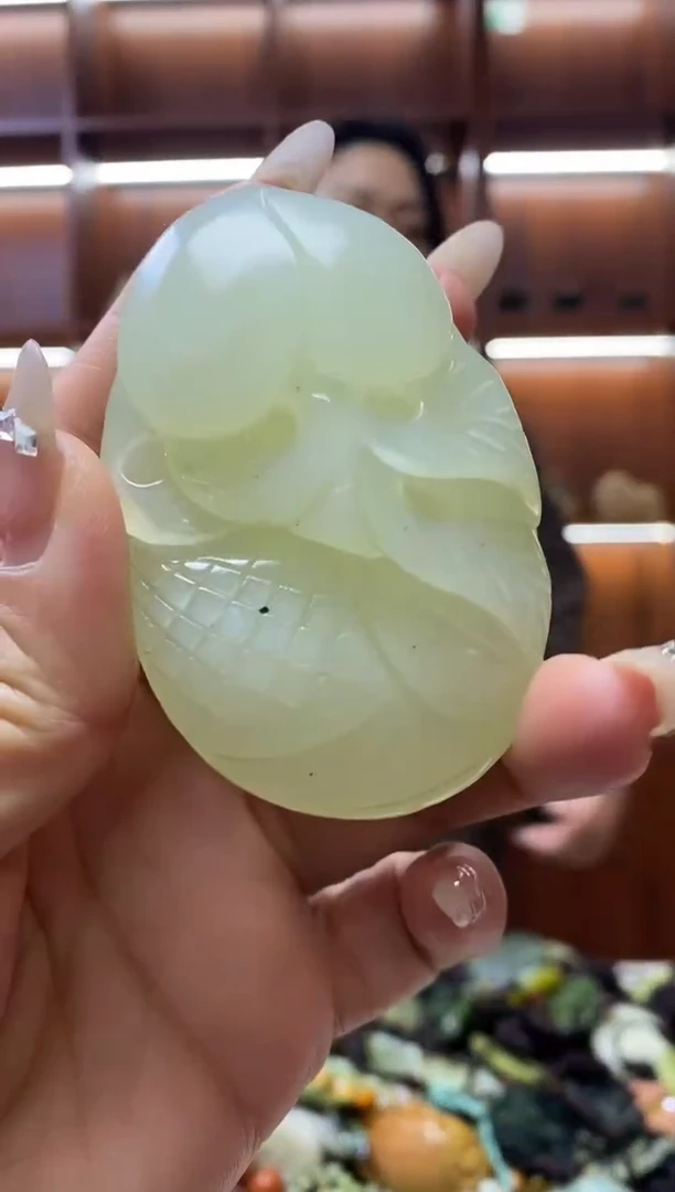 未镶嵌岫玉吊坠