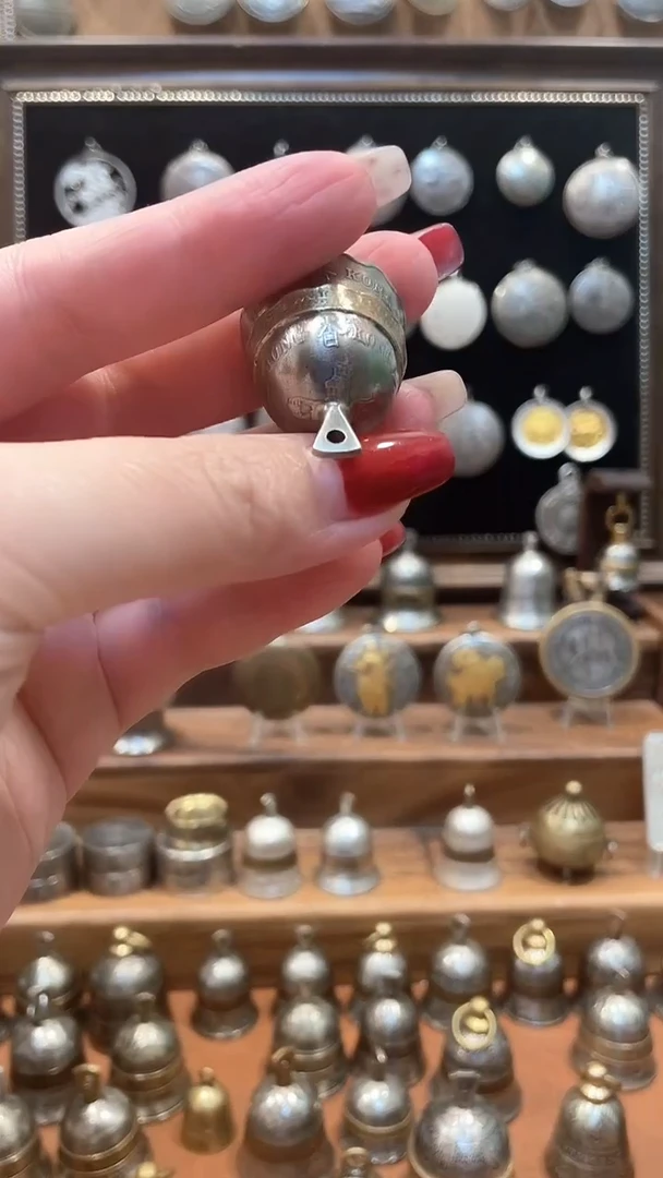 香港2元铃铛微瑕