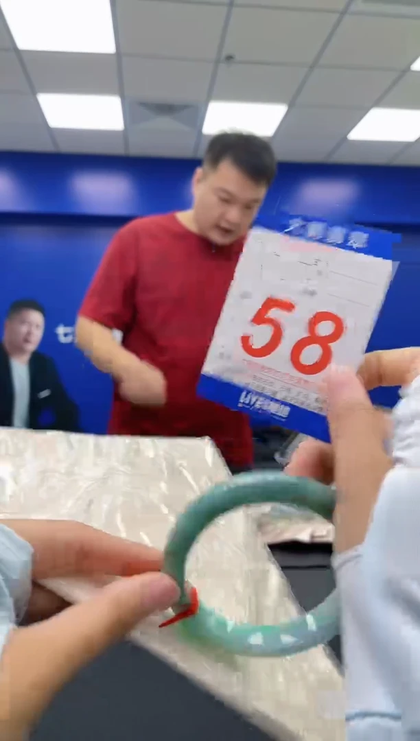 翡翠手镯未镶嵌AAAAAAAAAA