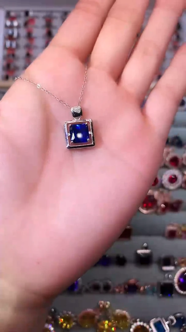 【闪购商品】蓝宝石吊坠(赠链)银S925镶嵌1111