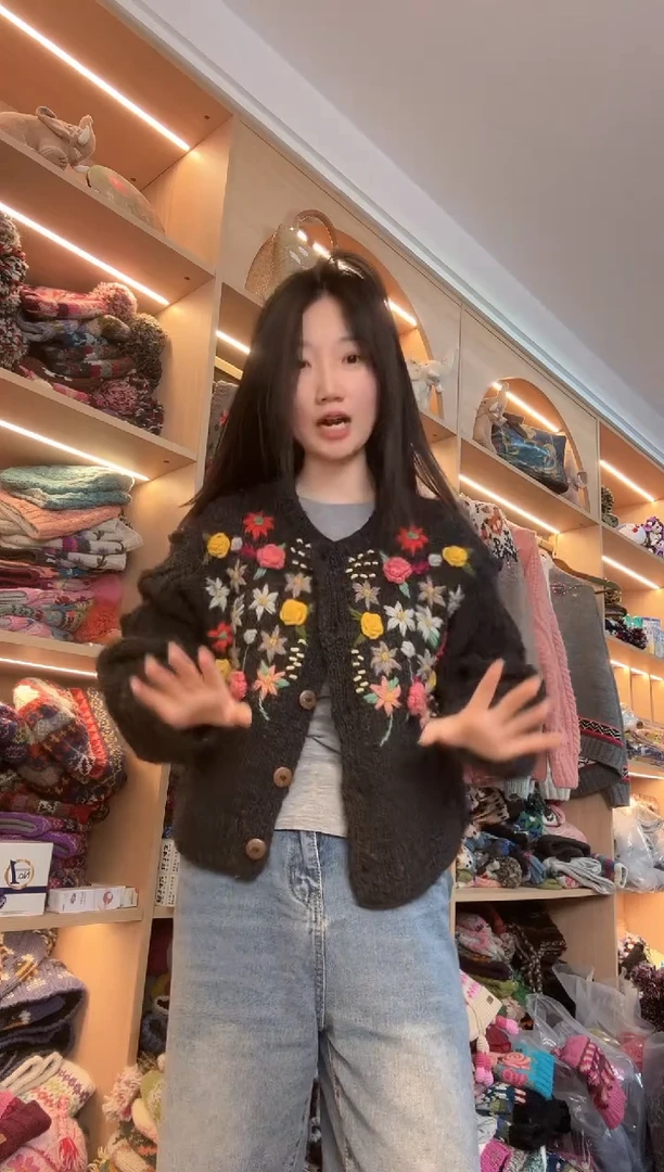 羊毛纯手工灰色毛衣短款