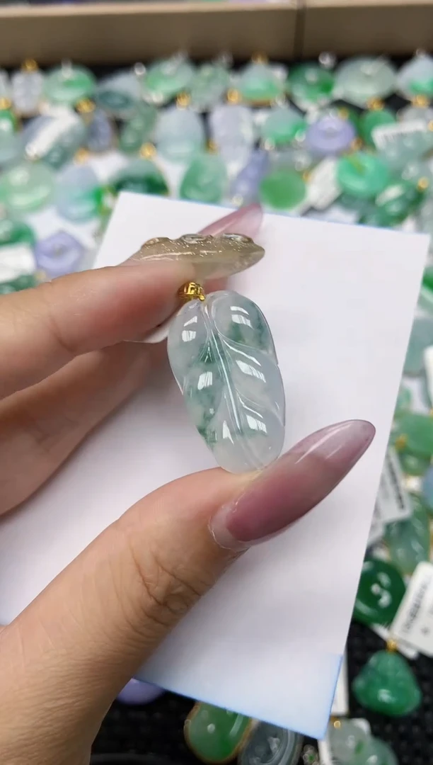 翡翠18K金镶嵌颈饰1111111111