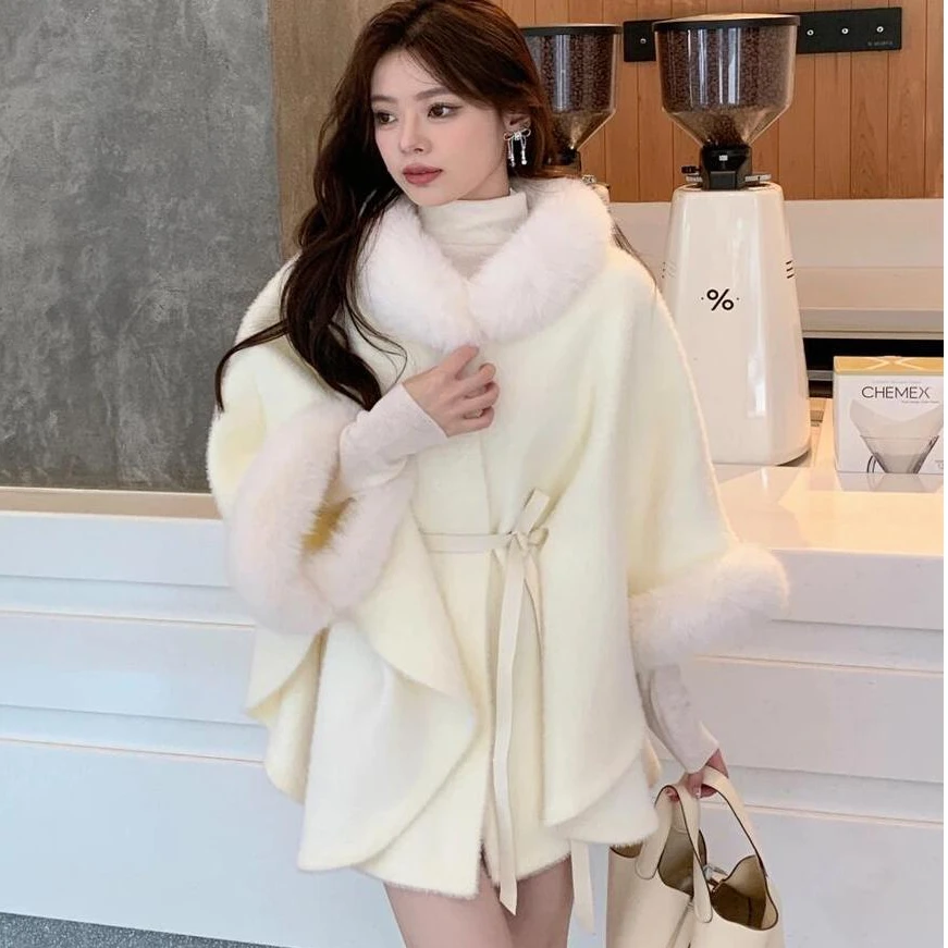 偏汐秋冬女2025赫本风小个子中长款新款冬季毛领大衣气质斗篷外套