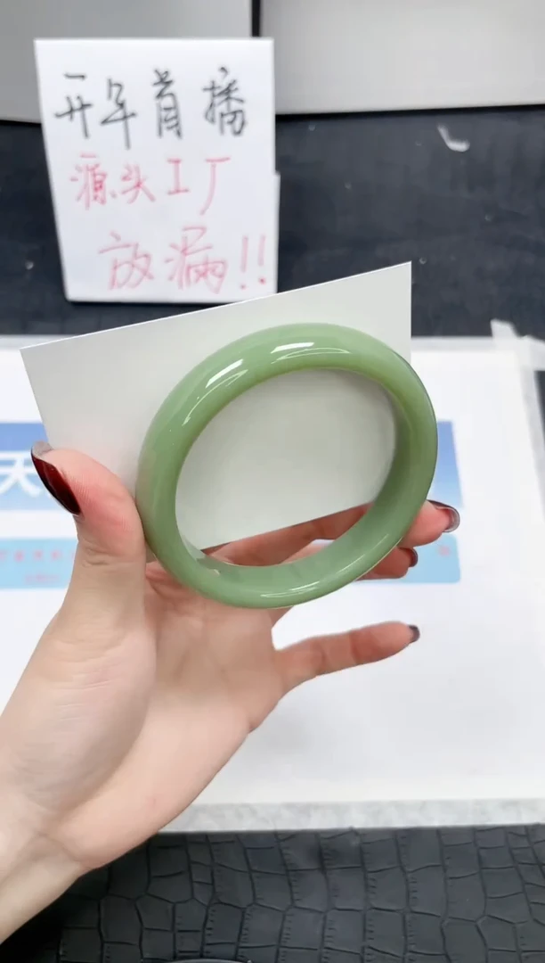 【闪购商品】石英质玉手镯未镶嵌Q140-62