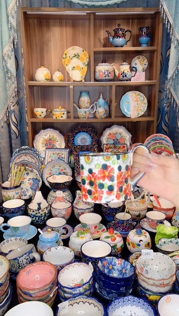 瓷釉下彩红果酱水杯一只