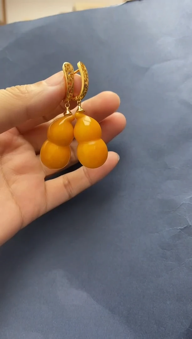 裸石琥珀未镶嵌耳坠