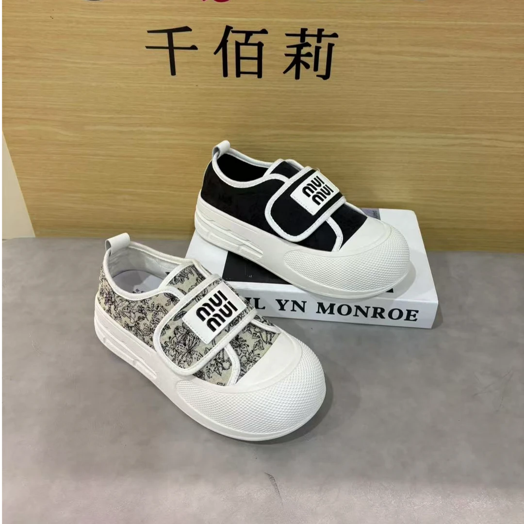 Qin&beale/千佰莉  娃娃头舒适轻便 时尚小白鞋  1756