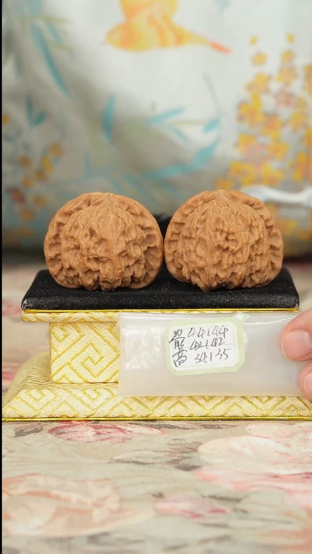 【闪购商品】文玩核桃把件白狮子