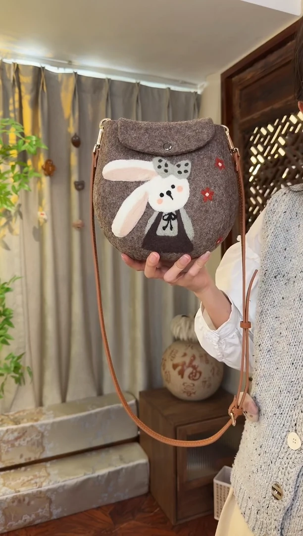 羊毛非遗羊毛毡包 蛋蛋包三花兔