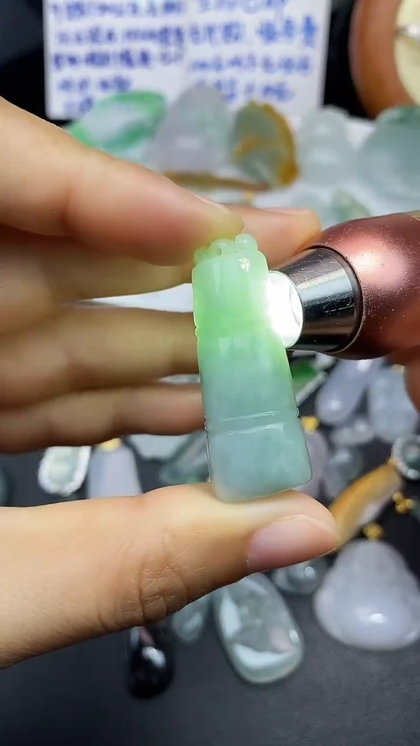 颈饰未镶嵌翡翠吊坠