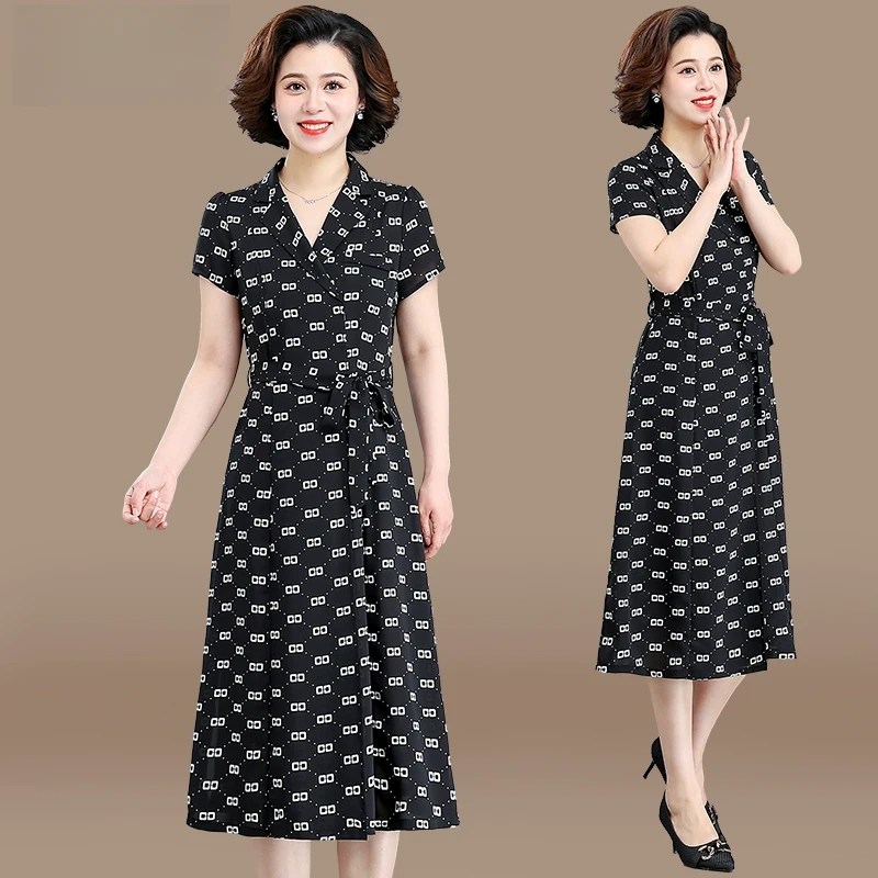 中年妈妈夏装连衣裙女洋气新款中老年女装夏季短袖裙子气质修身款