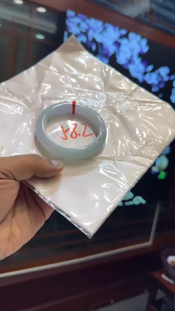 翡翠手镯未镶嵌手镯
