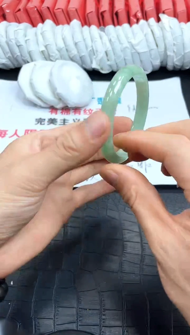 翡翠手镯未镶嵌所见所得，高冰美人镯！