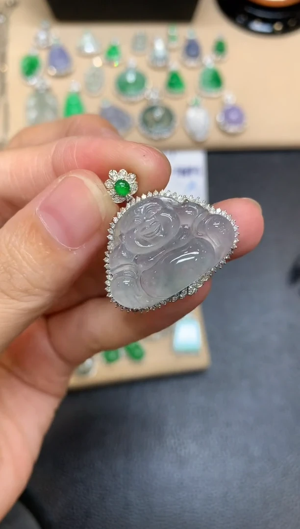 颈饰18K金镶嵌翡翠佛公【无服务费