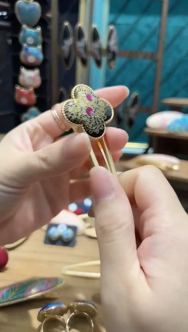 【闪购商品】【孤品2.18】黑金蝴蝶四叶草鸭嘴夹