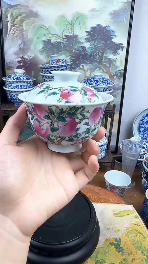 陶瓷粉彩寿桃两才盖碗