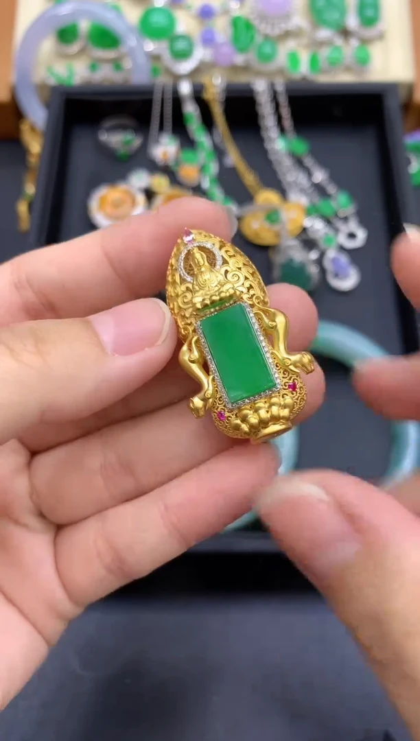 颈饰18K金镶嵌翡翠653-中国好珍宝