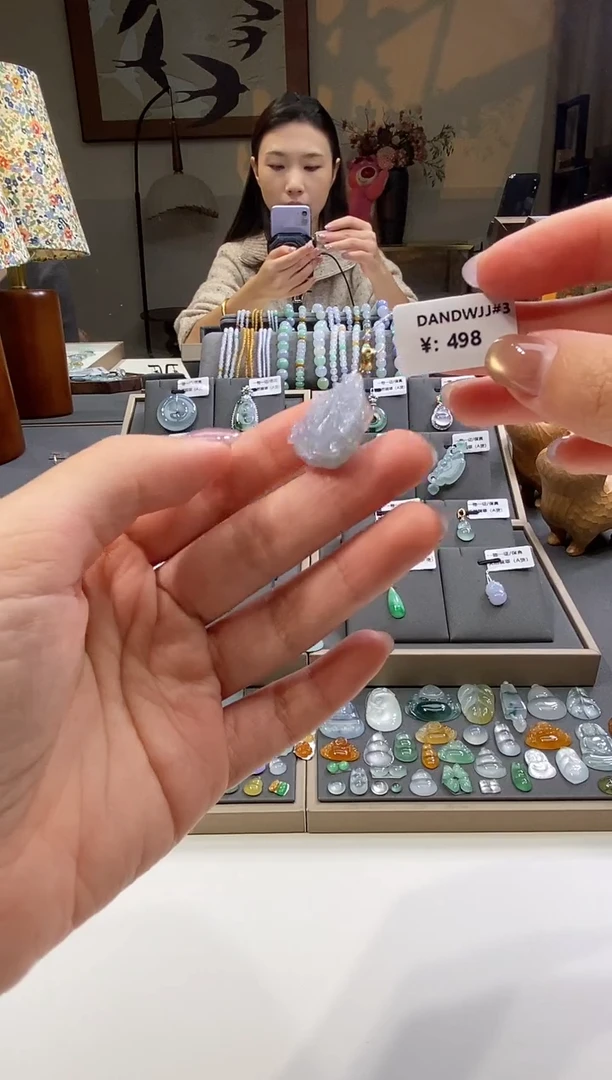 颈饰18K金镶嵌翡翠白菜