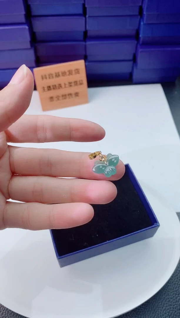 翡翠未镶嵌颈饰