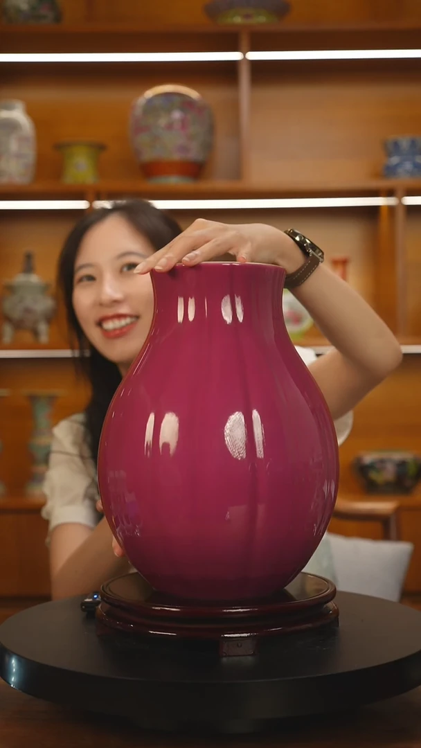 其他胭脂紫釉瓜棱瓶一只