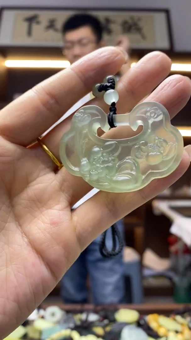 未镶嵌岫玉挂件