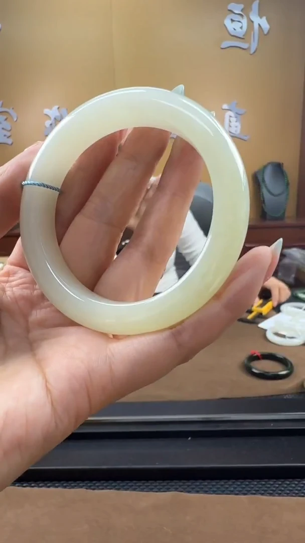 颈饰未镶嵌和田玉手镯57