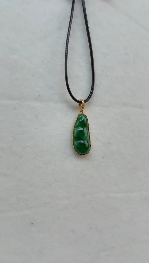 颈饰18K金镶嵌翡翠挂件