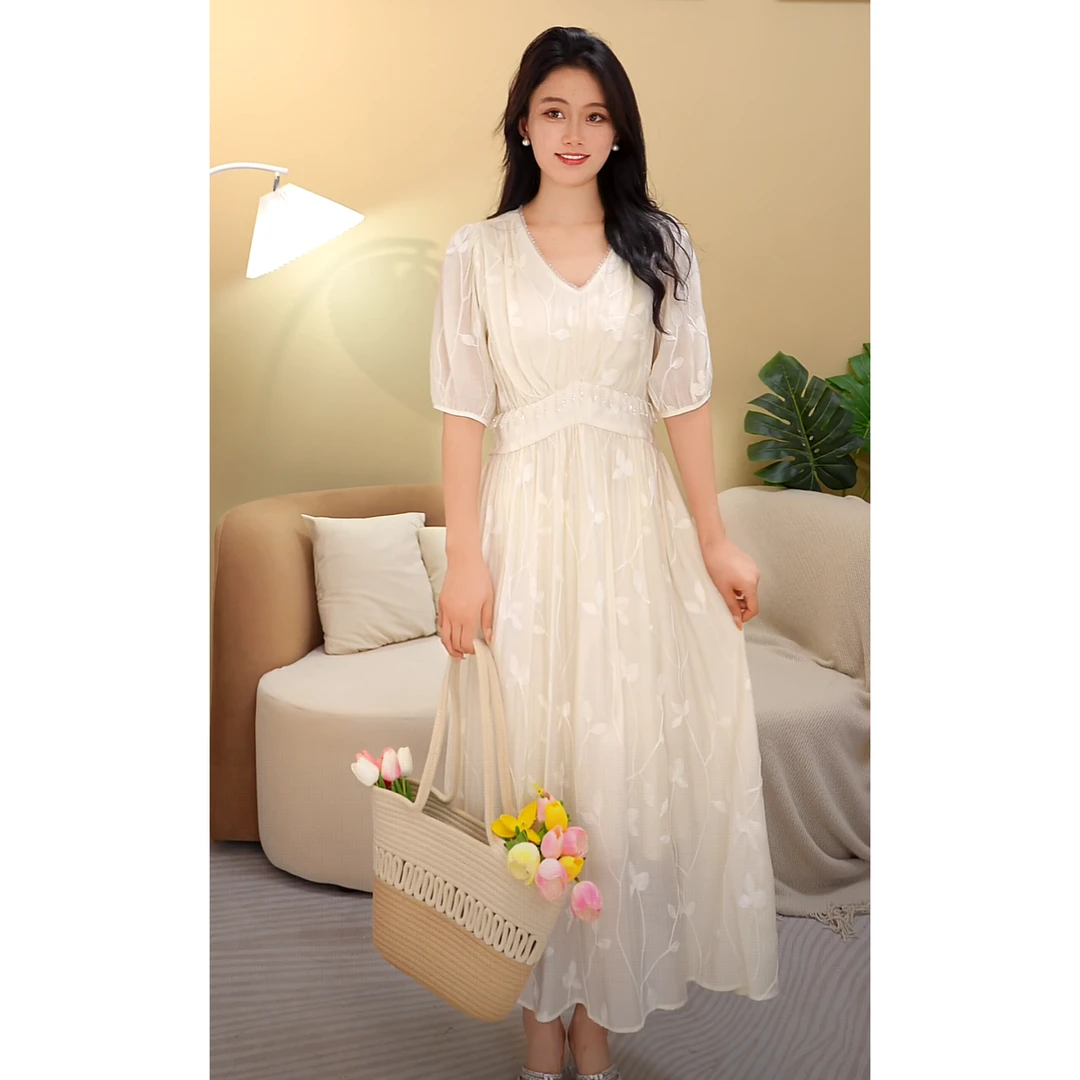 【怦然心动】2025韩系甜蜜风优雅灵动V领小精致连衣裙