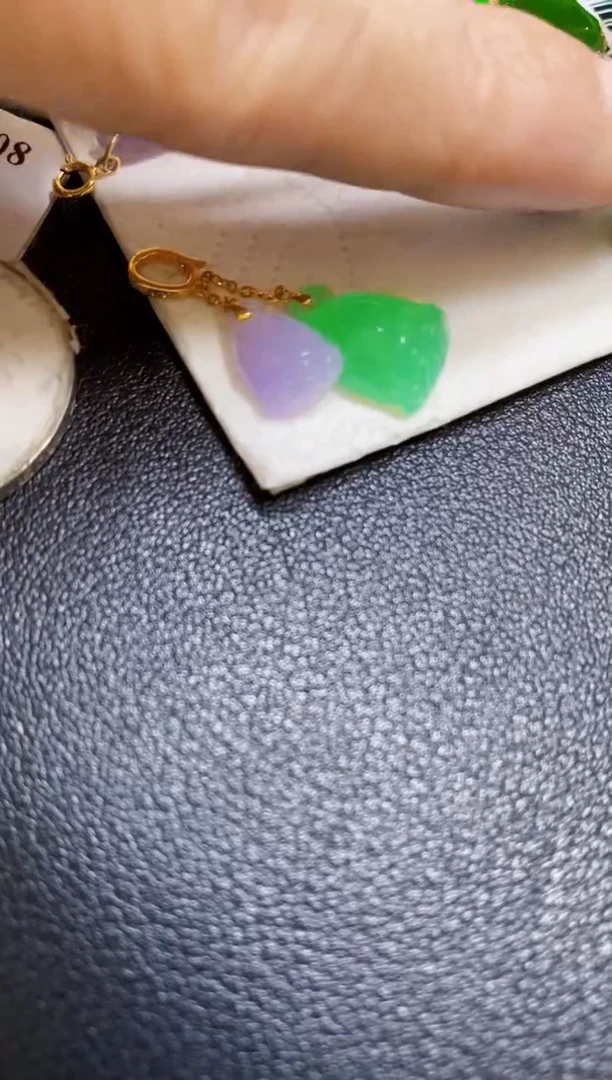 颈饰18K金镶嵌翡翠莲蓬