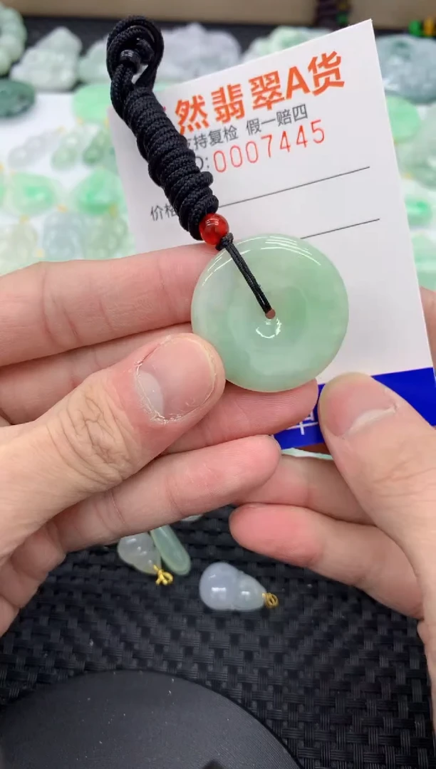 【闪购商品】翡翠颈饰未镶嵌111111111