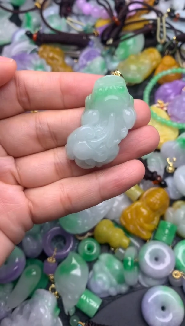 颈饰未镶嵌翡翠天然缅甸翡翠吊坠