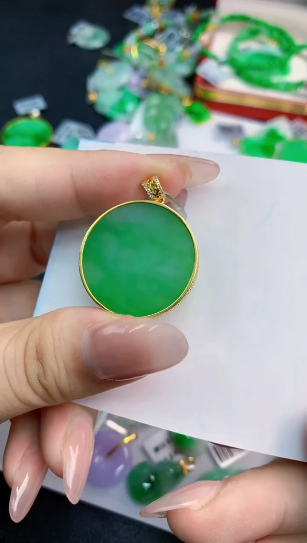 翡翠18K金镶嵌吊坠(不含链)1